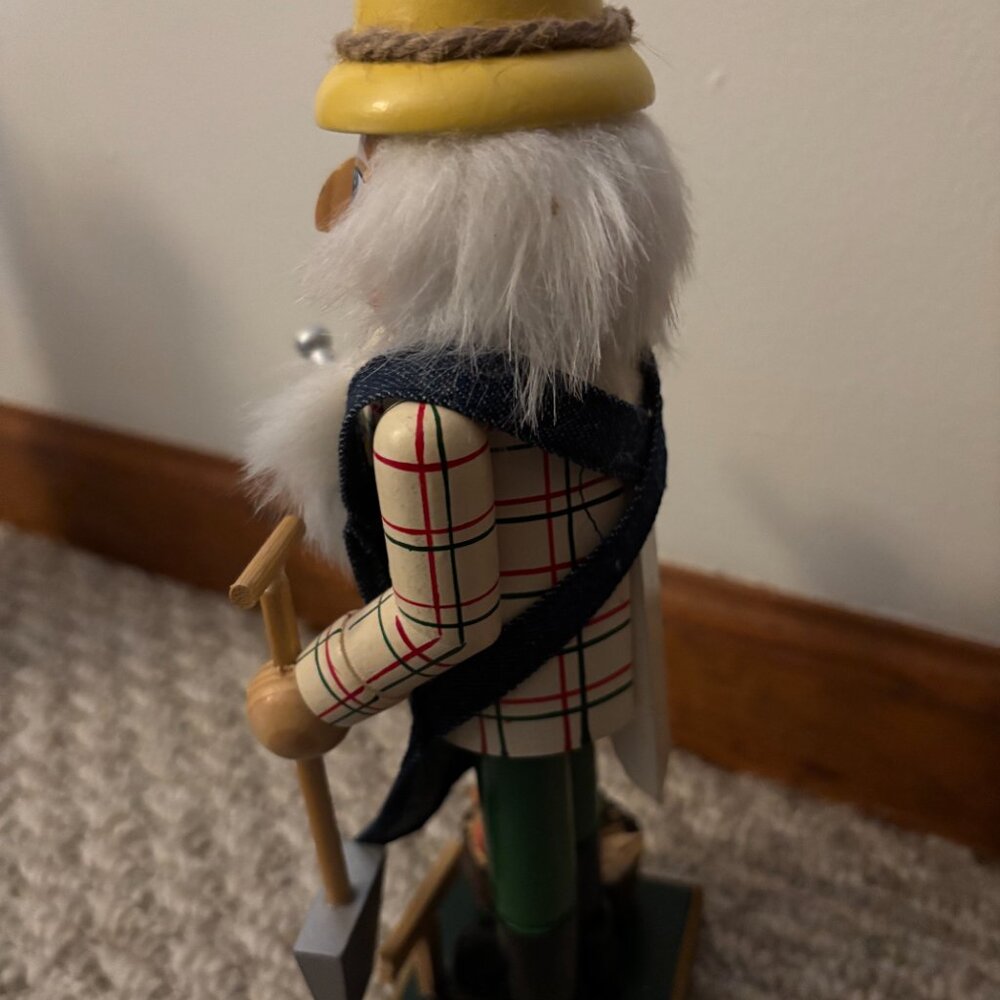 Nutcracker. Organic Framer picking crops. Just adorable. - Picture 6 of 8